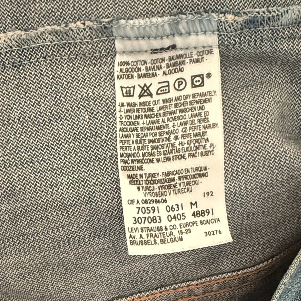 Levi's Women's Classic Blue Jean Jacket - Picture 7 of 9